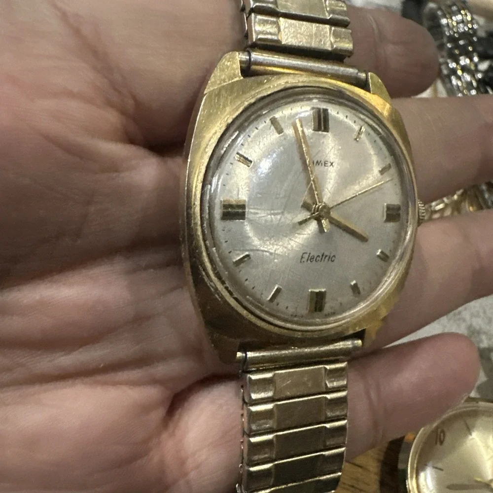 Working Vintage Timex Electic Mens Watch 34mm Quartz New Battery Gold Tone 7.5in